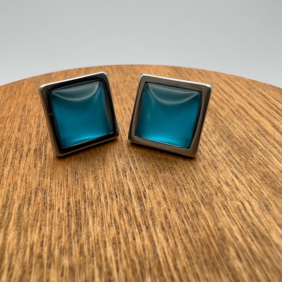 Classic Edgy  Square Stud Earrings - Stylish Retro Small Earring Set - Picture 13 of 14